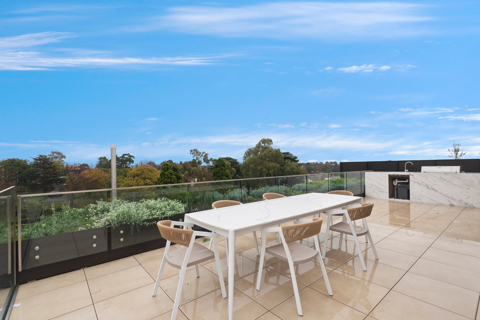 206/352 Canterbury Road, Surrey Hills, Vic