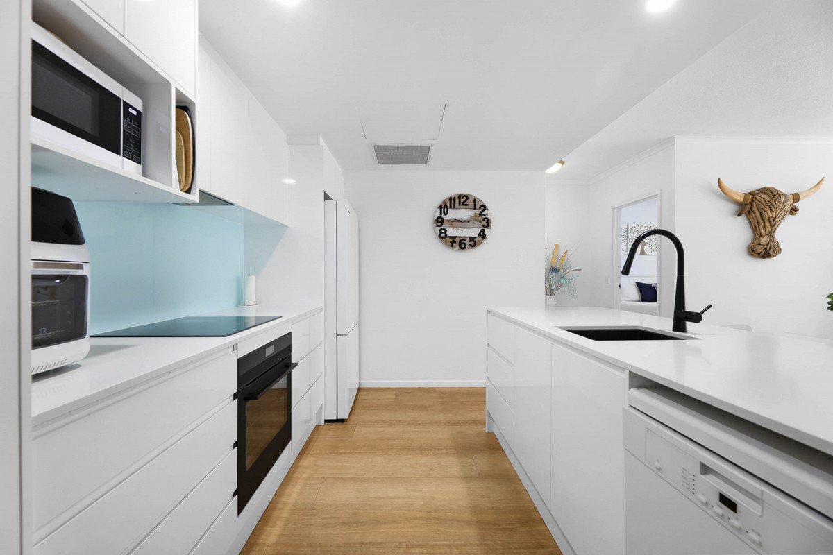 2064/1 Ocean Street BURLEIGH HEADS 2