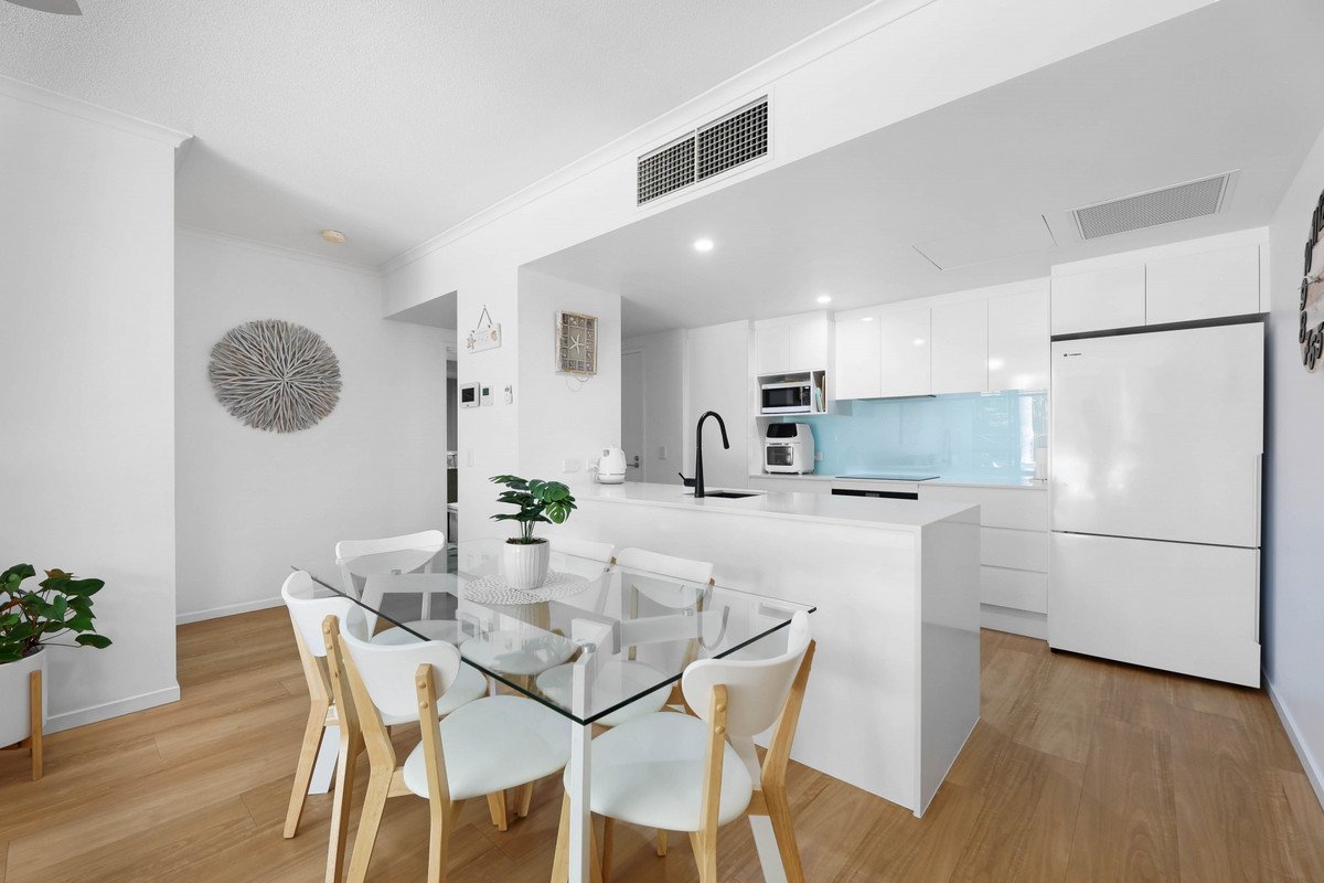 2064/1 Ocean Street BURLEIGH HEADS 7