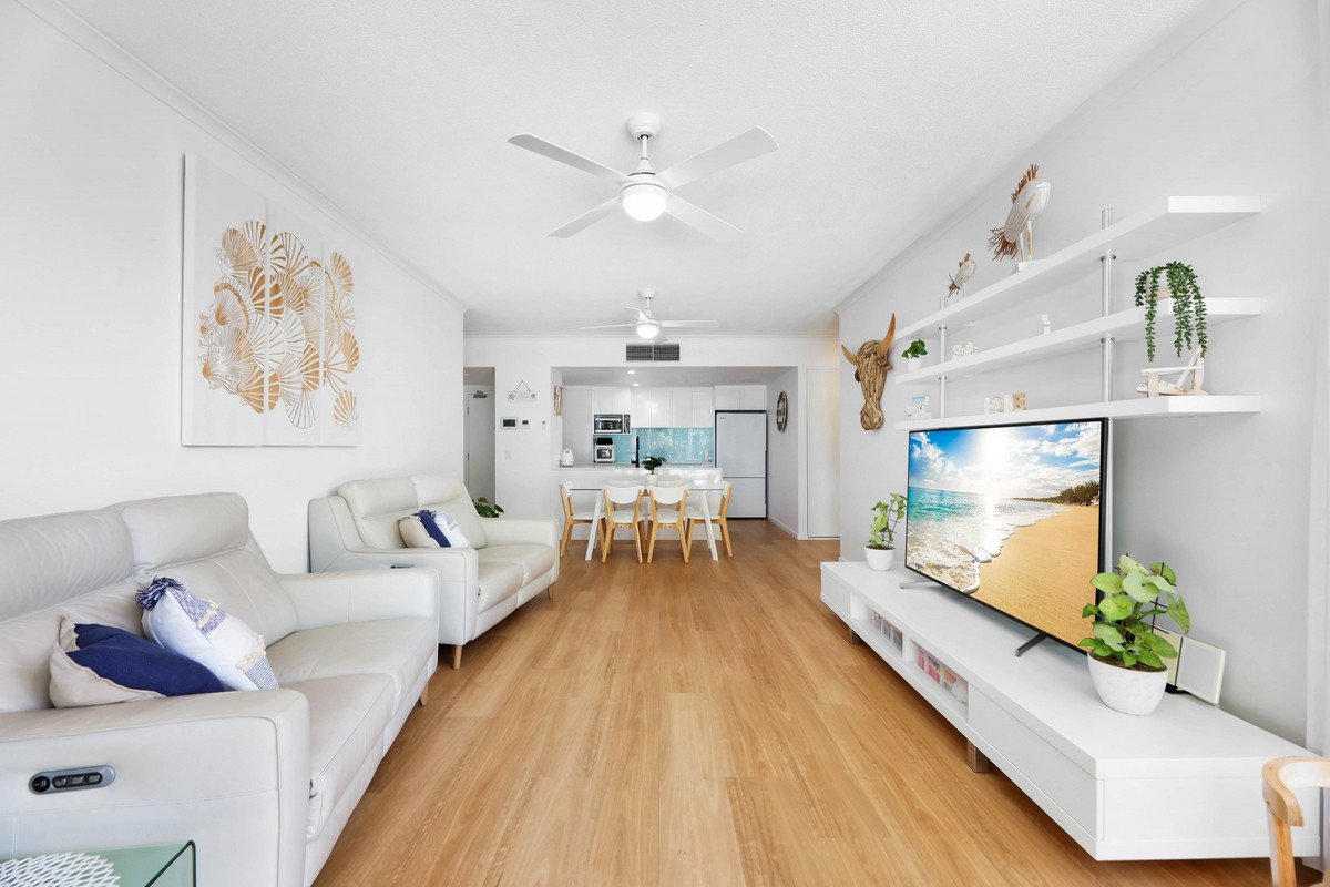 2064/1 Ocean Street BURLEIGH HEADS 9