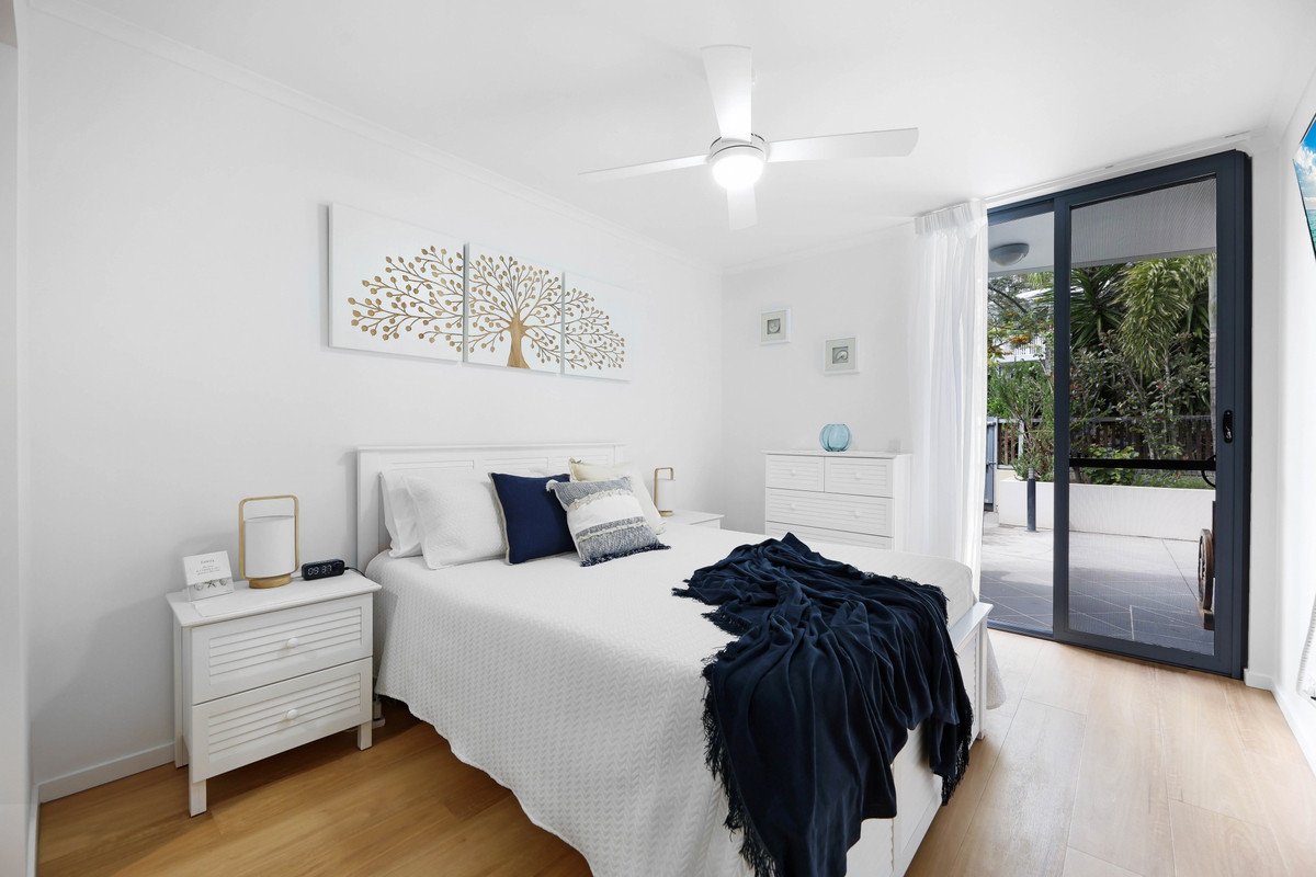 2064/1 Ocean Street BURLEIGH HEADS 10