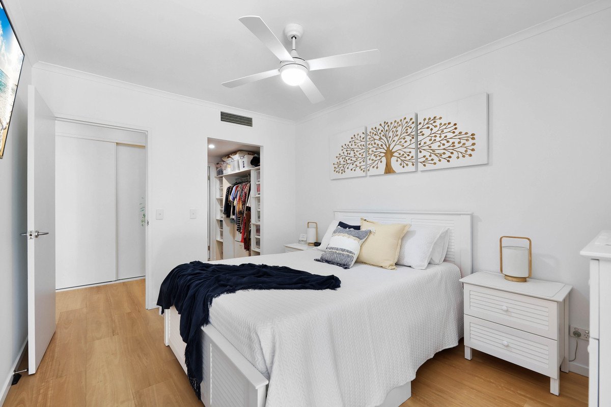 2064/1 Ocean Street BURLEIGH HEADS 11