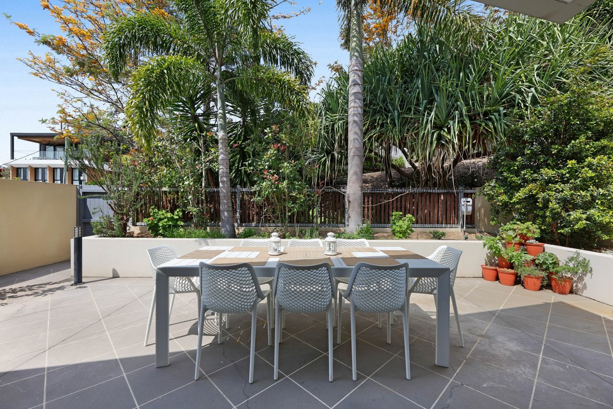 2064/1 Ocean Street BURLEIGH HEADS 15