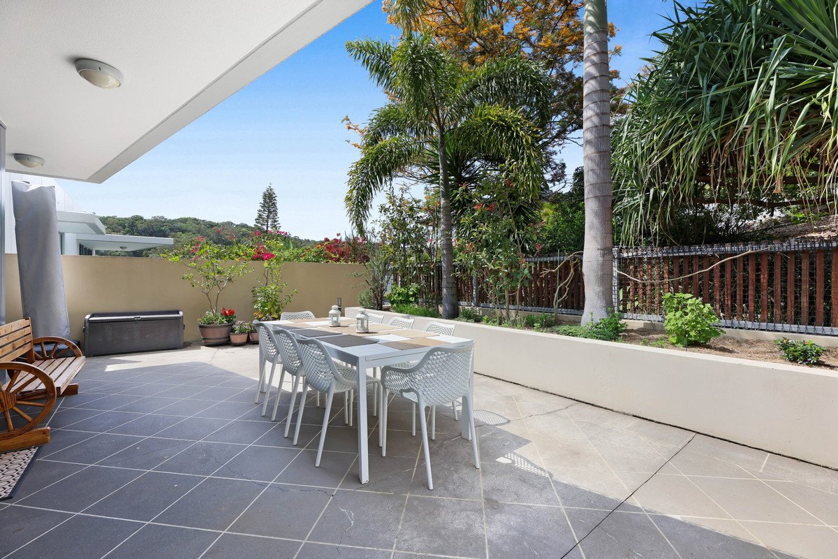 2064/1 Ocean Street BURLEIGH HEADS 16