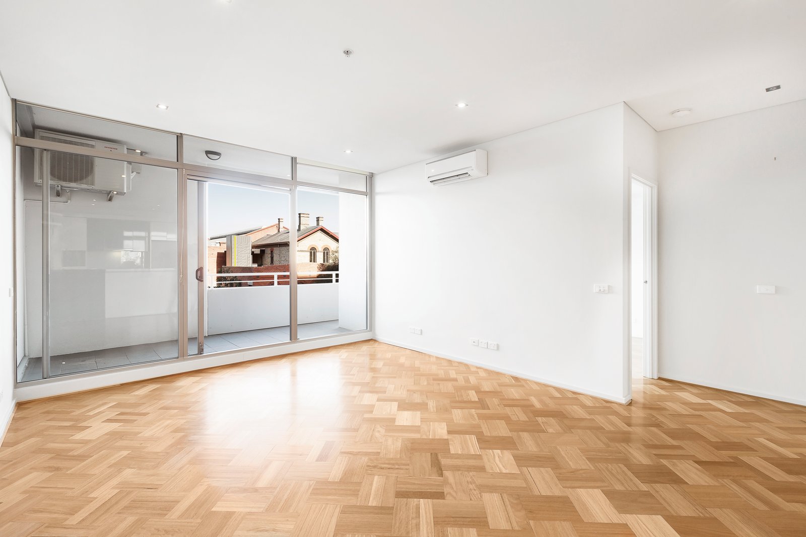 Gallery: 206C/142 Rouse Street