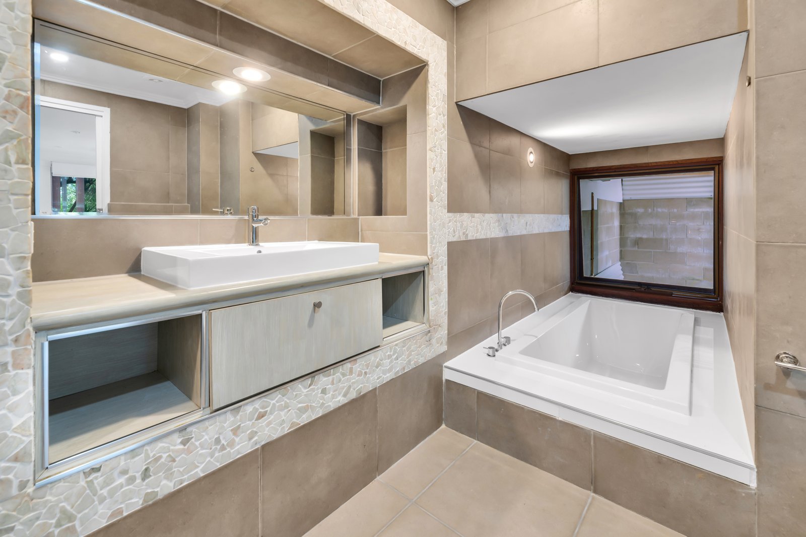 207 Heeb Street ASHMORE 26