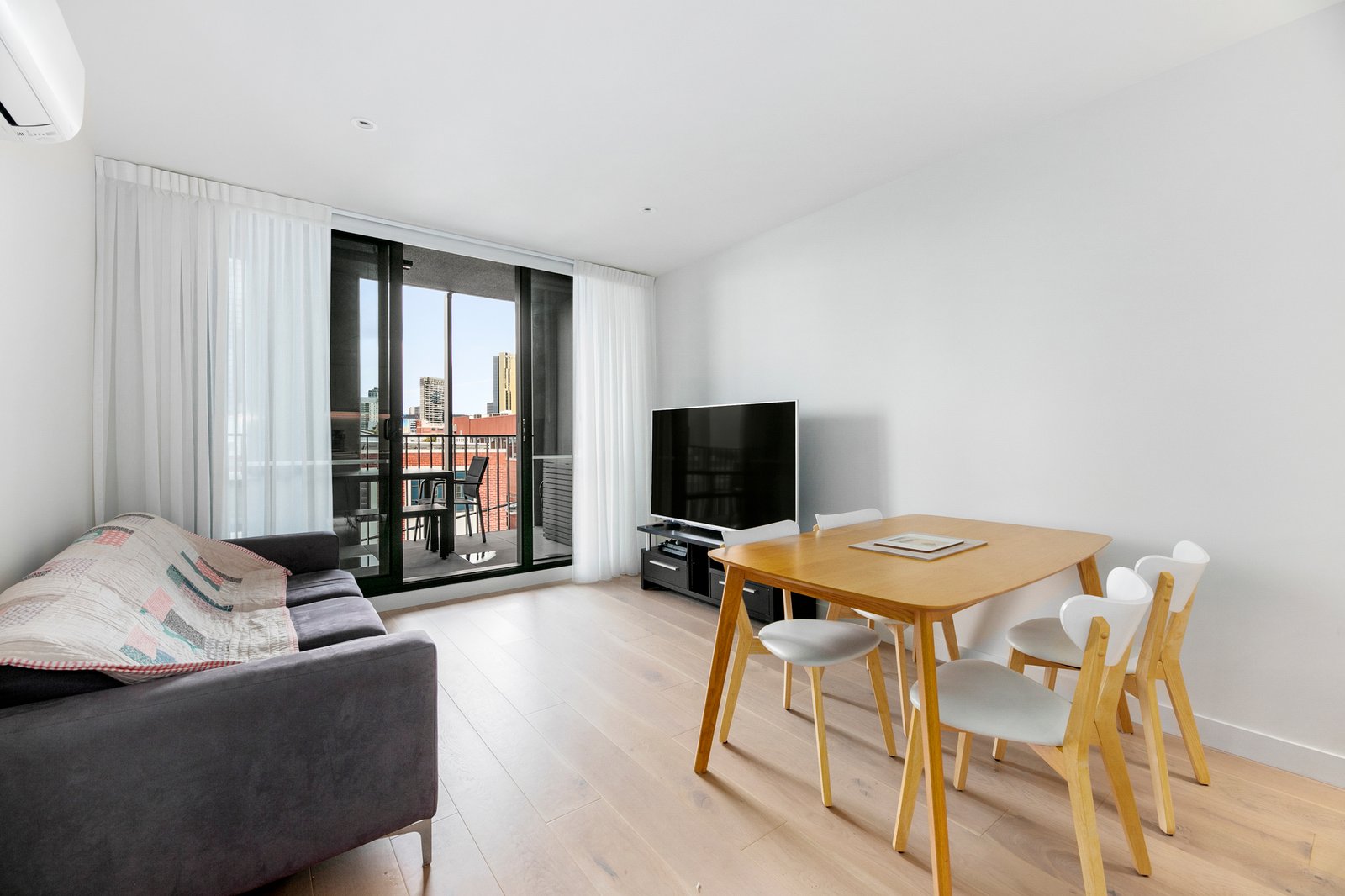 Gallery: 207/15-35 Thistlethwaite Street