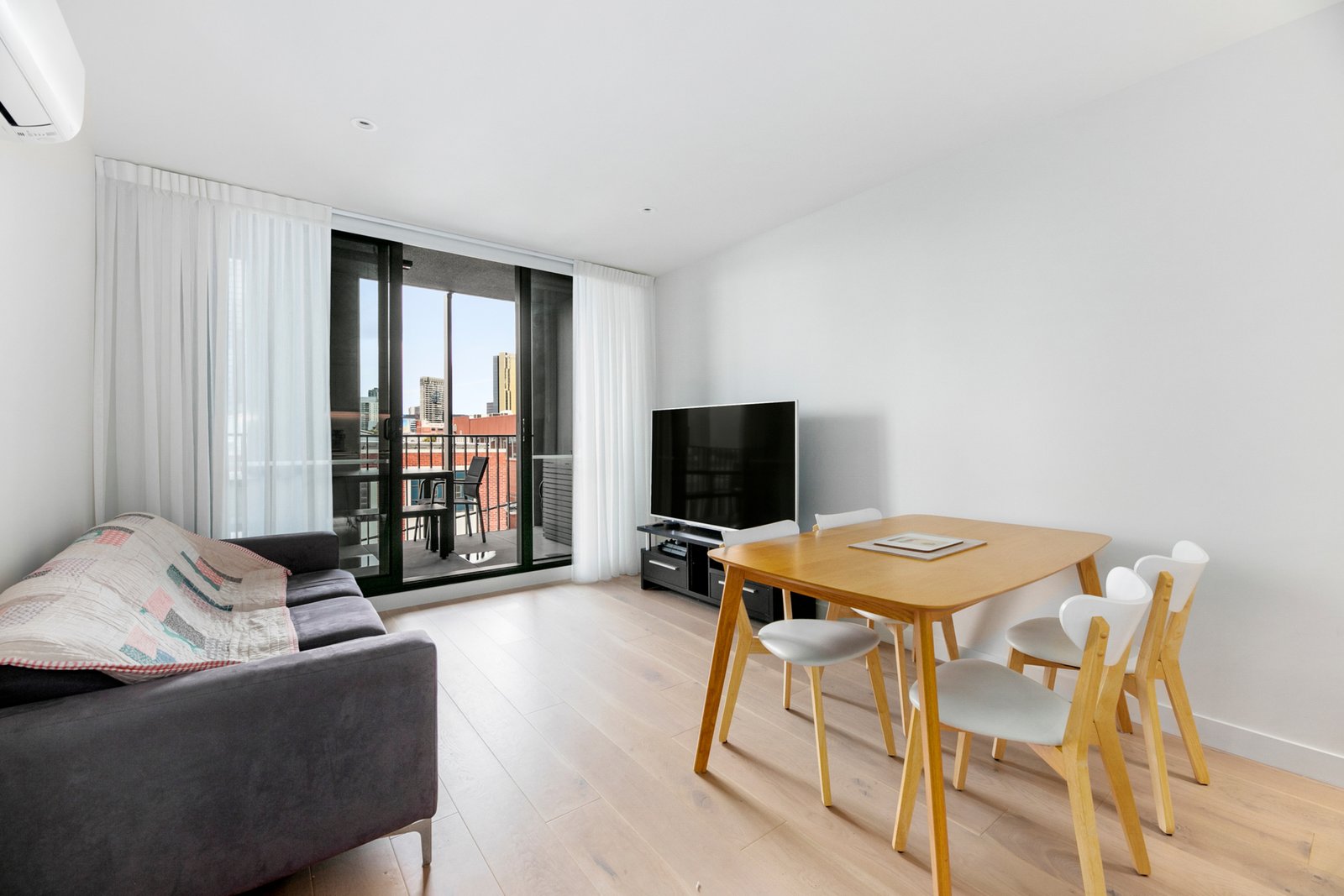 Gallery: 207/15-35 Thistlethwaite Street