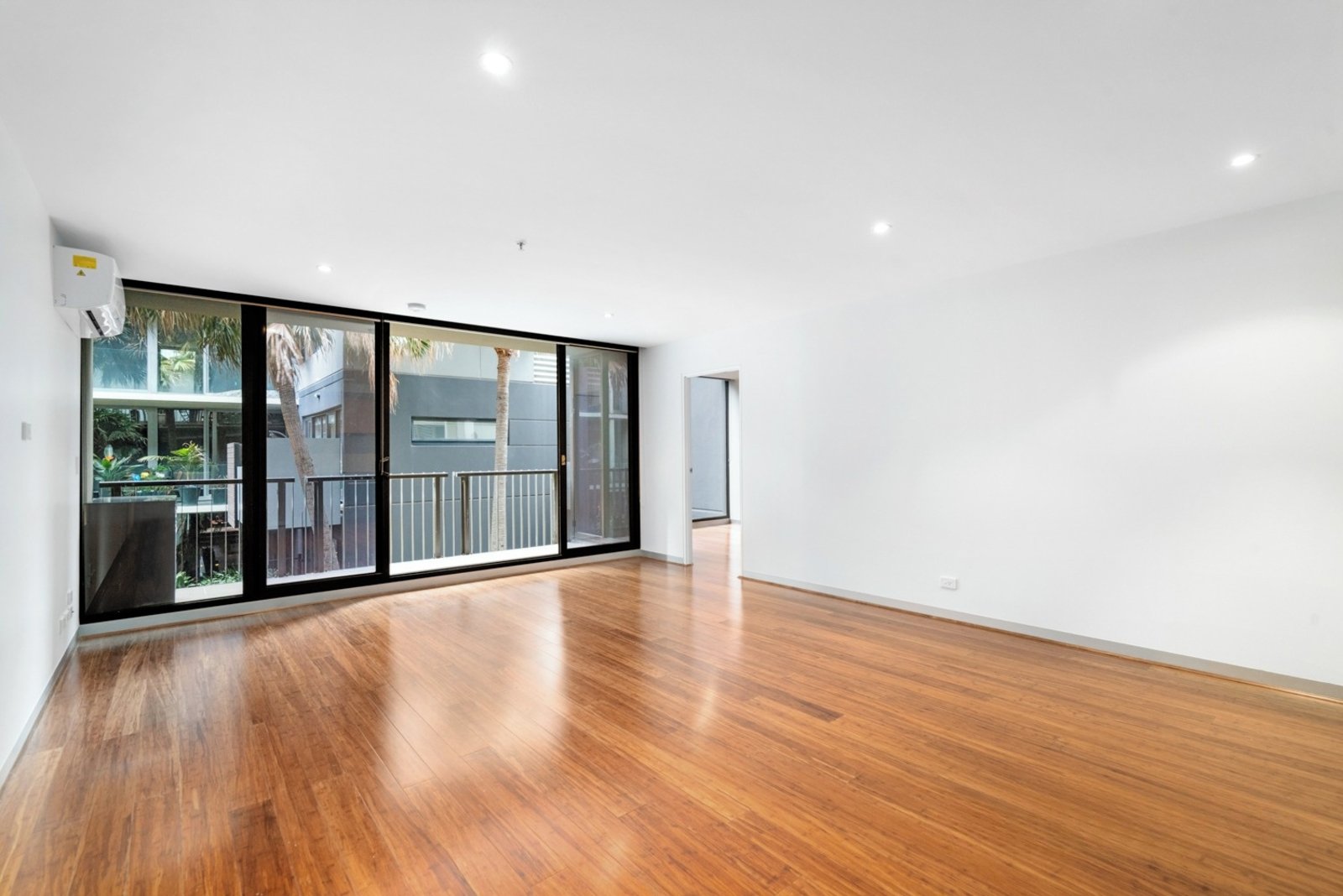 Gallery: 207/15 Pickles Street