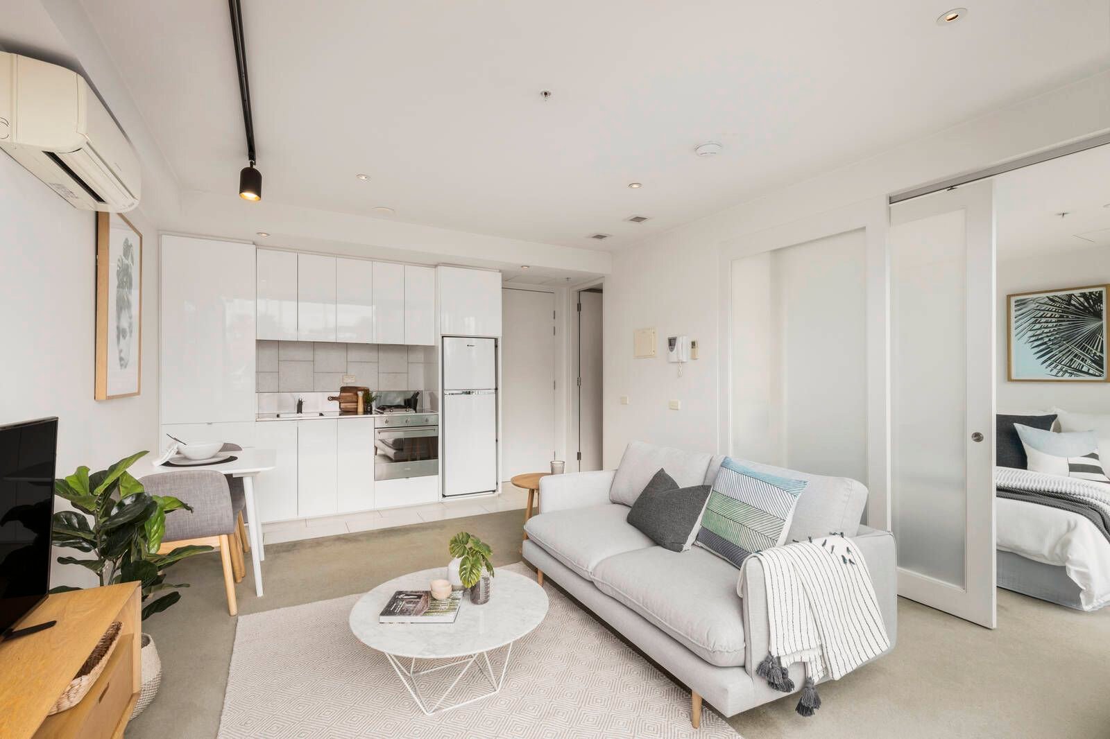 Gallery: 207/2 Chaucer Street