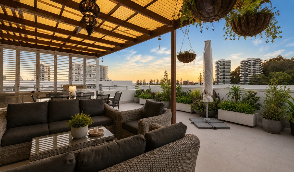 2072/1 Ocean Street BURLEIGH HEADS 2
