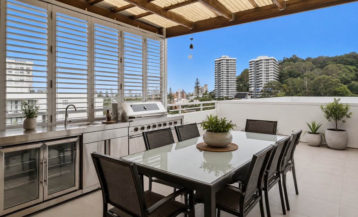 2072/1 Ocean Street BURLEIGH HEADS 5