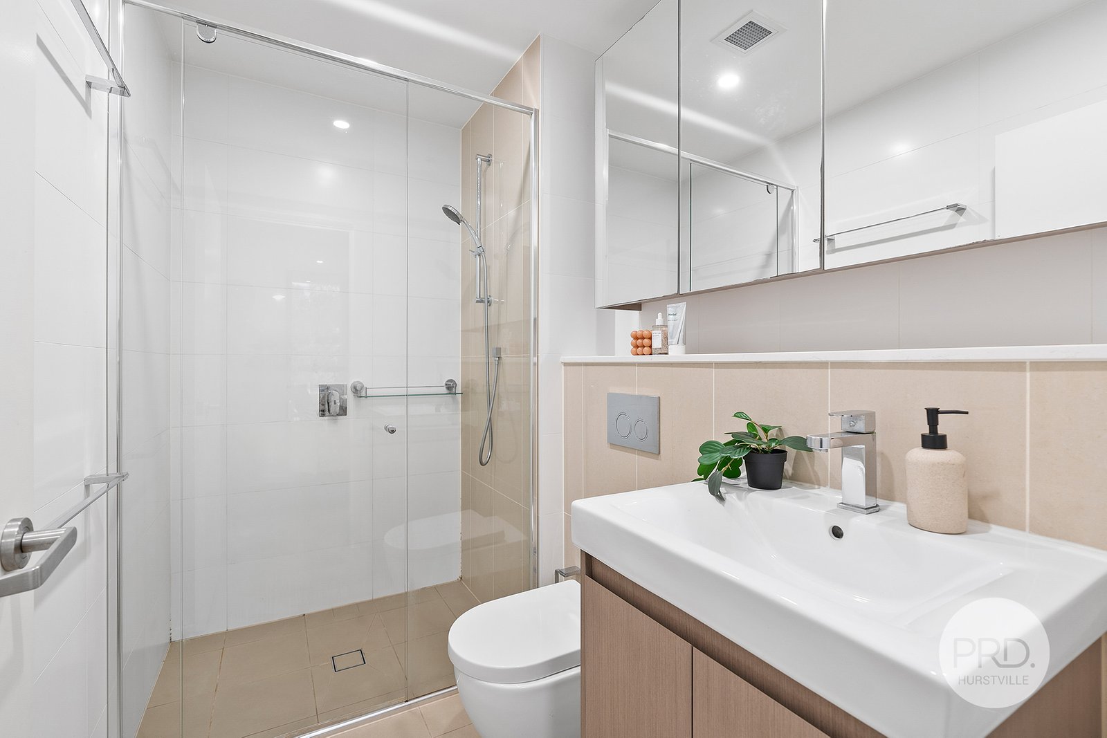 207/25 Treacy Street HURSTVILLE 8