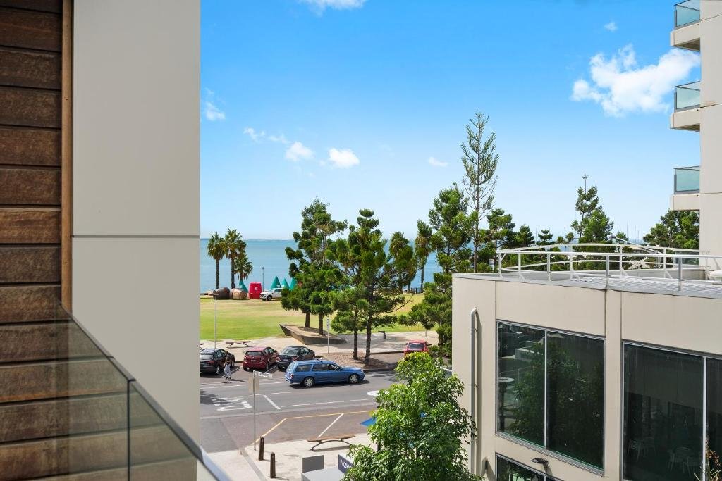 Gallery: 207/6 Eastern Beach Road