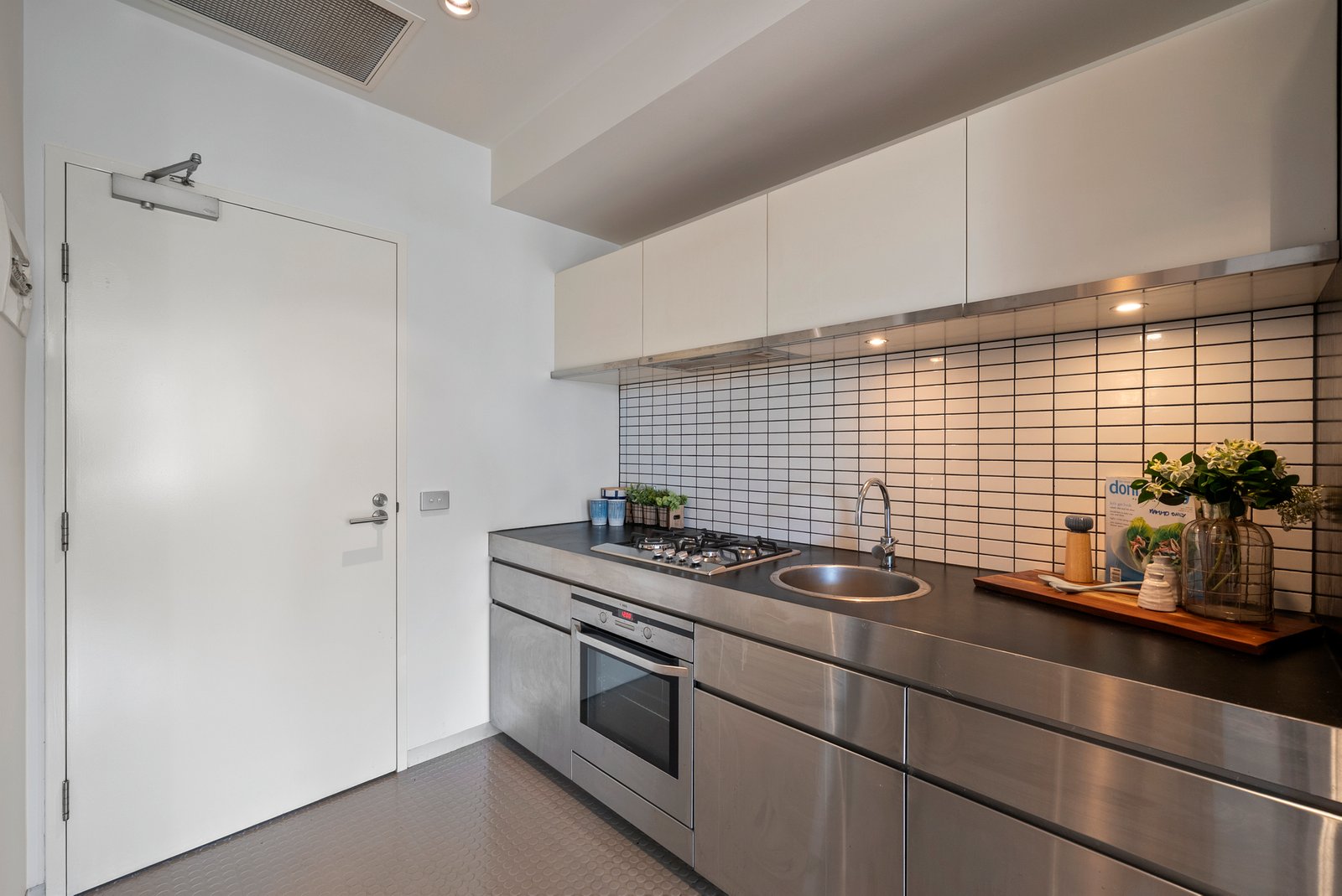 Gallery: 207/9 Commercial Road