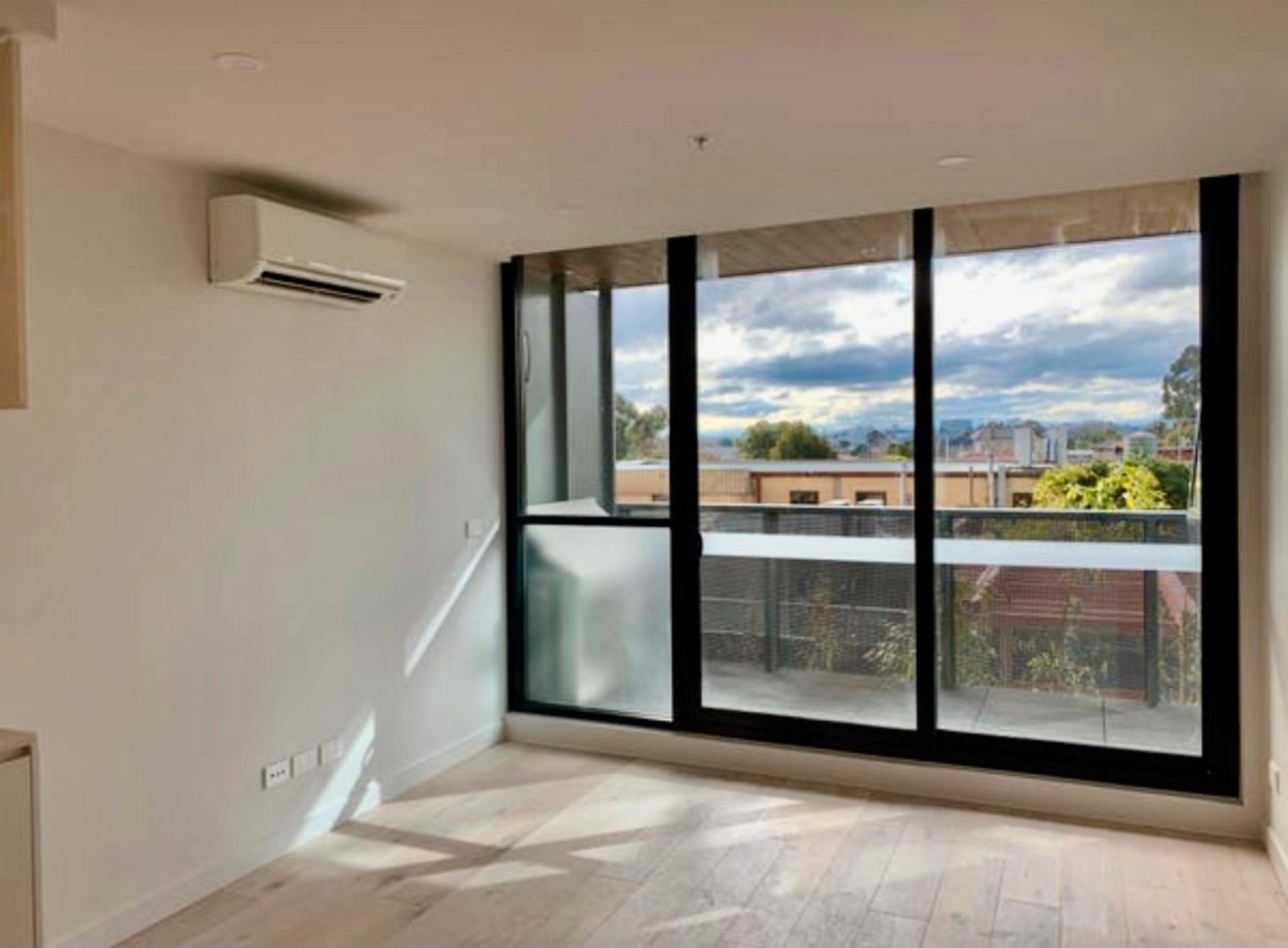 Gallery: 207/999 Whitehorse Road