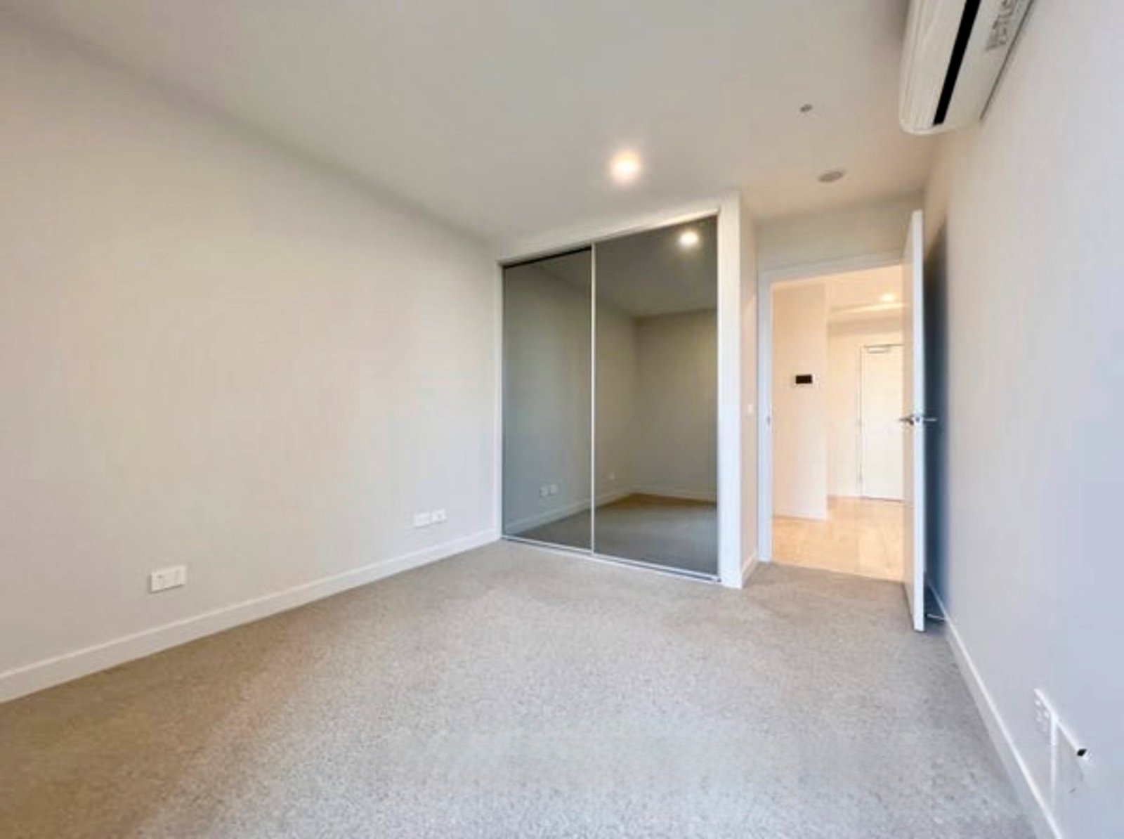 Gallery: 207/999 Whitehorse Road