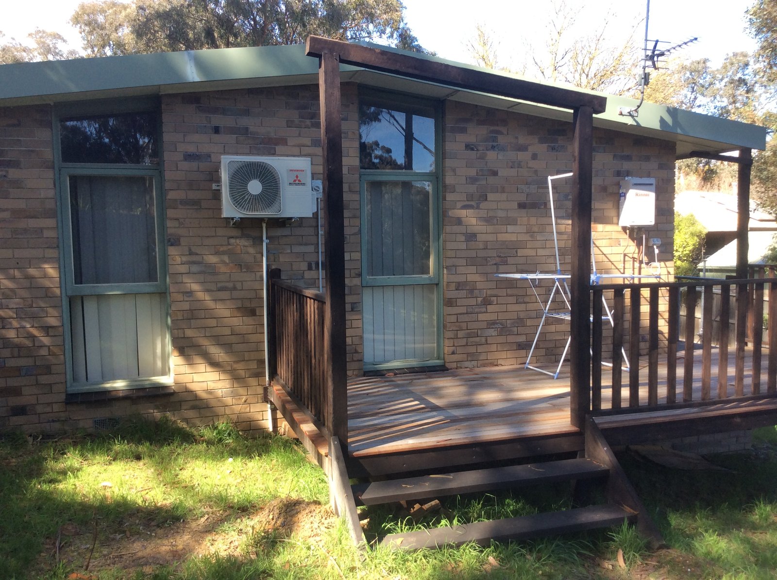 208 Eddy Avenue MOUNT HELEN 9