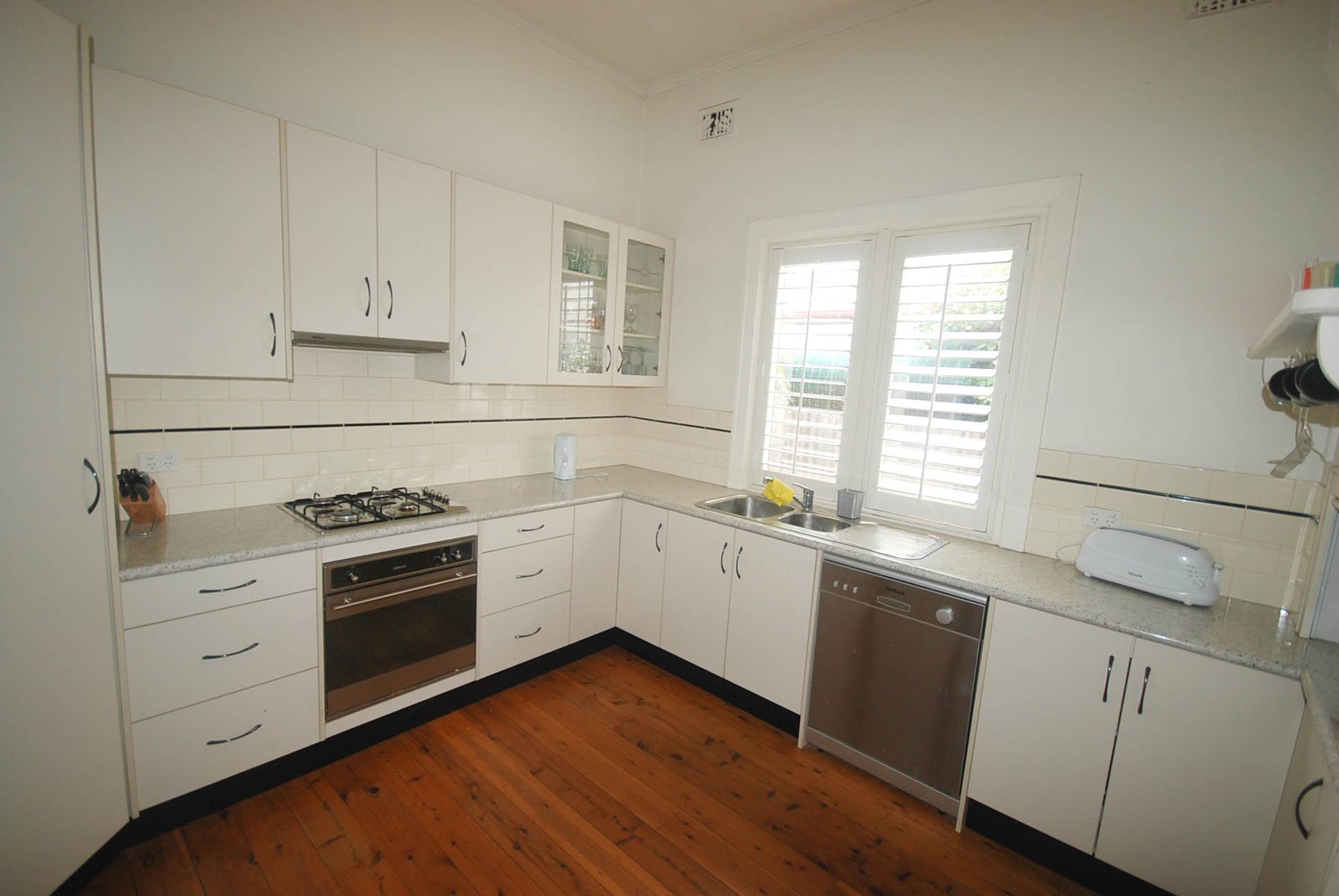 208 Edward Street WAGGA WAGGA 6