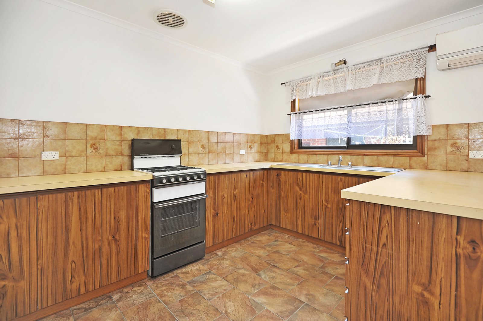 Gallery: 208 Humffray Street South