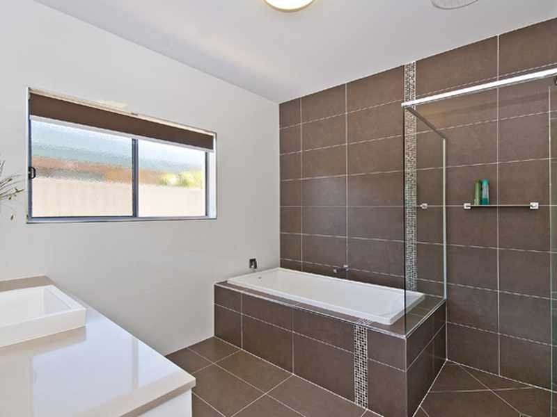 208 Mallawa Drive PALM BEACH 9