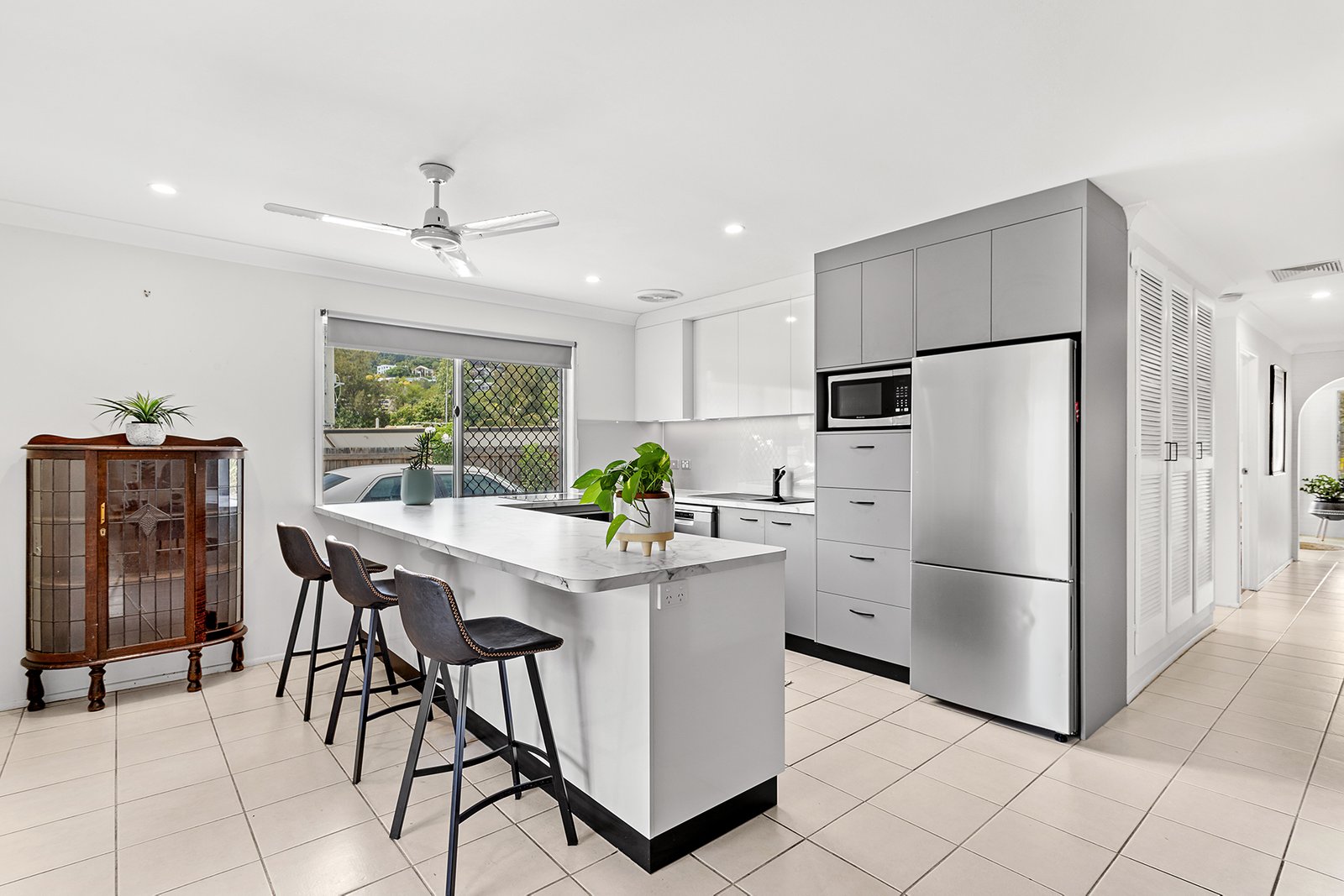 208 Shute Harbour Road CANNONVALE 3