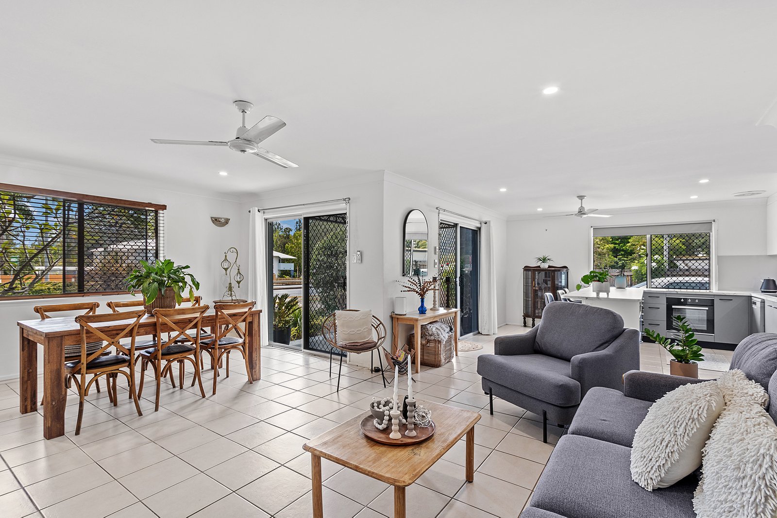 208 Shute Harbour Road CANNONVALE 6