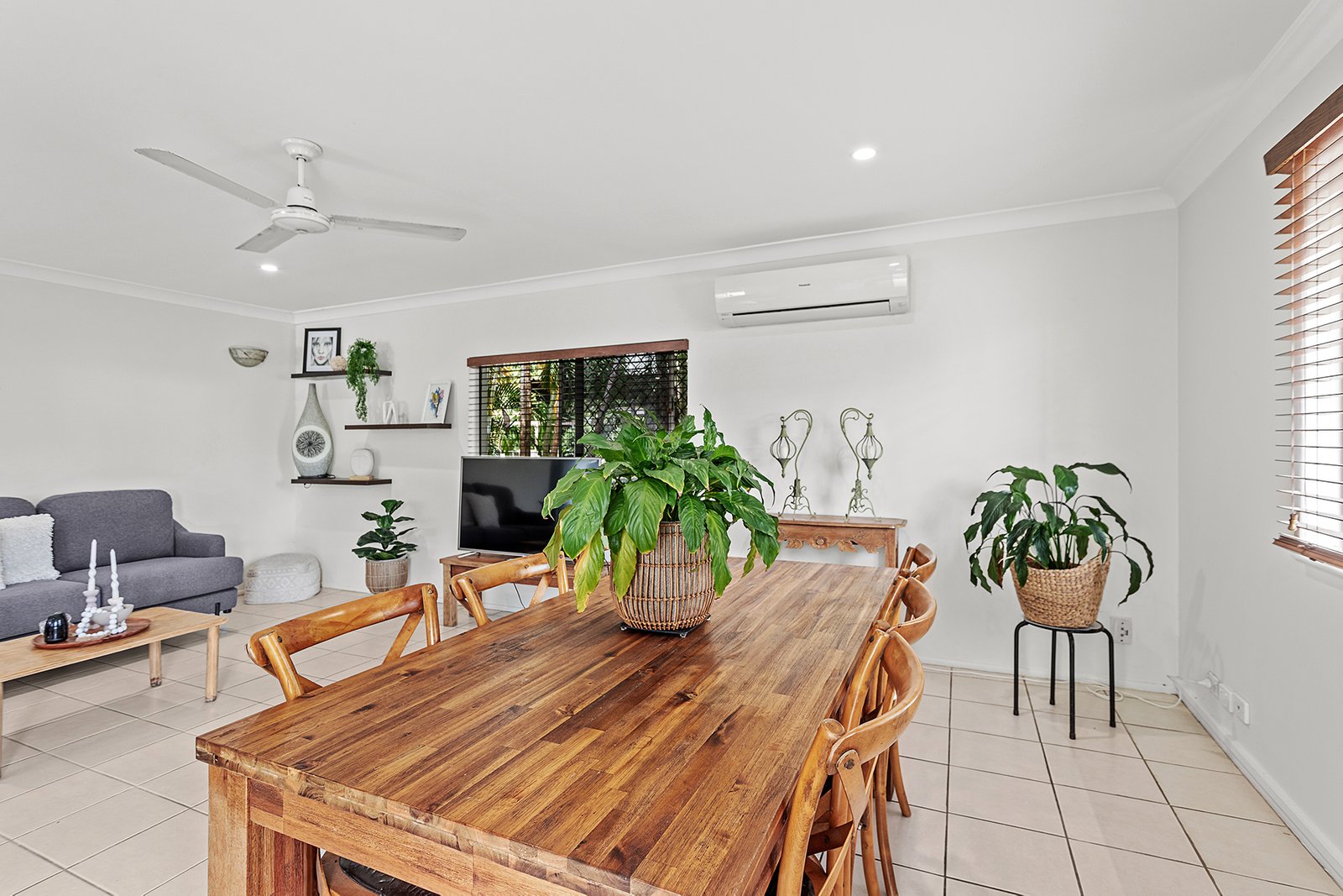 208 Shute Harbour Road CANNONVALE 7
