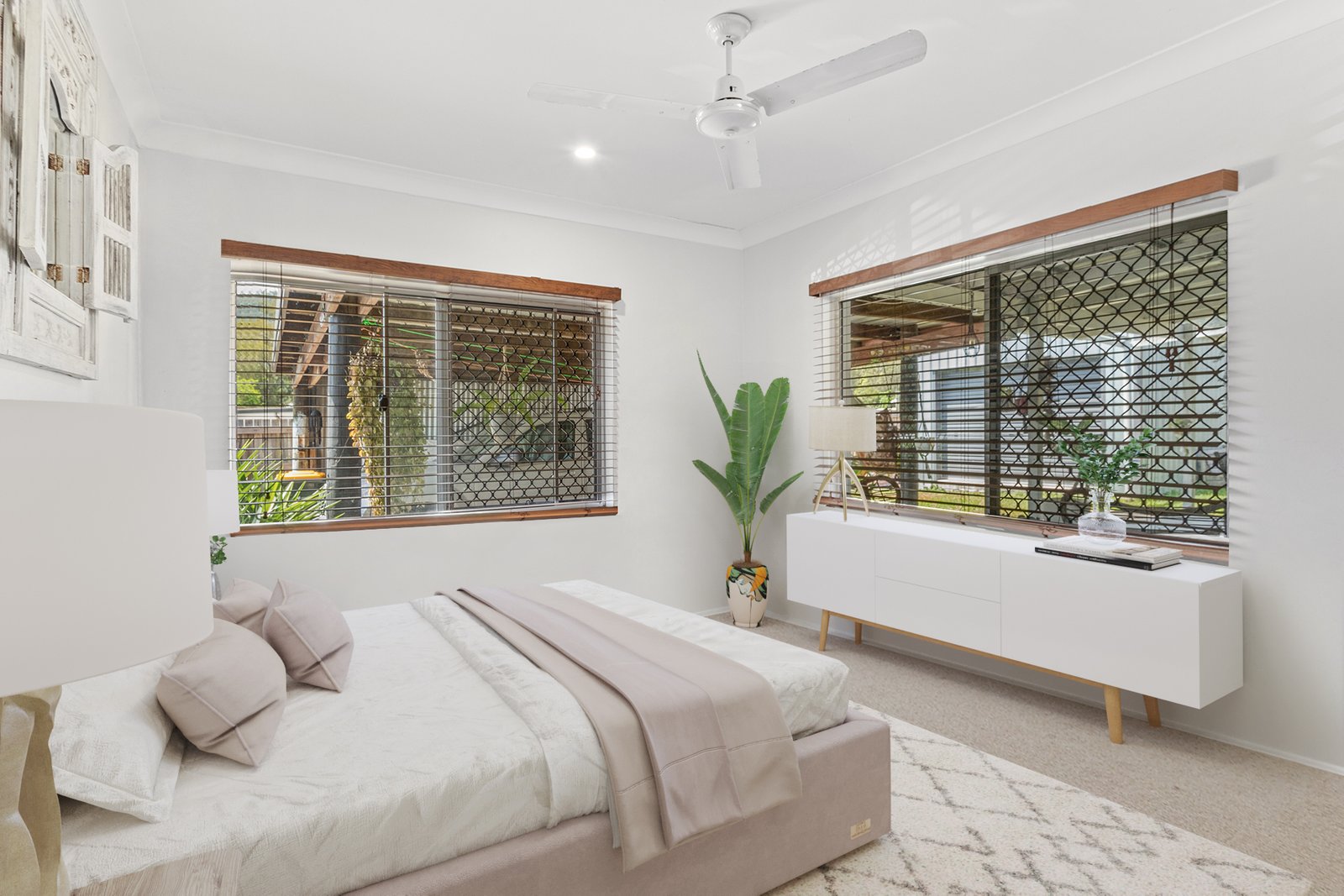 208 Shute Harbour Road CANNONVALE 16