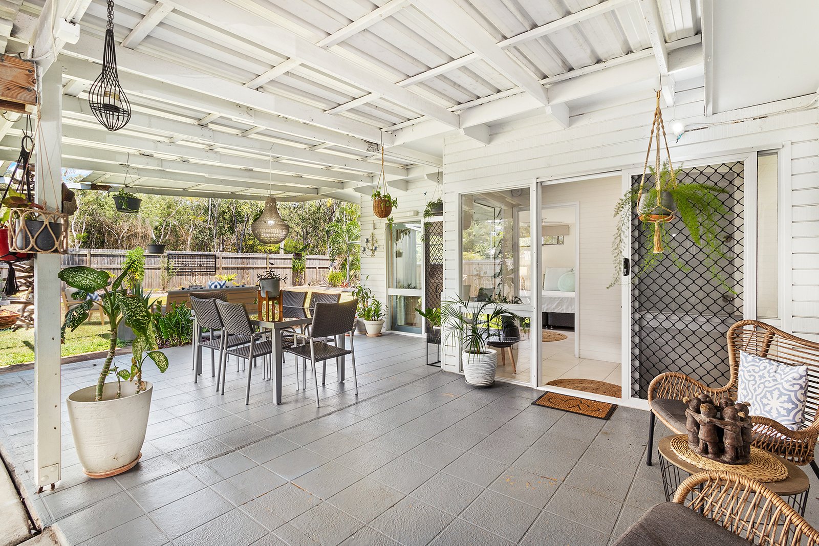 208 Shute Harbour Road CANNONVALE 18