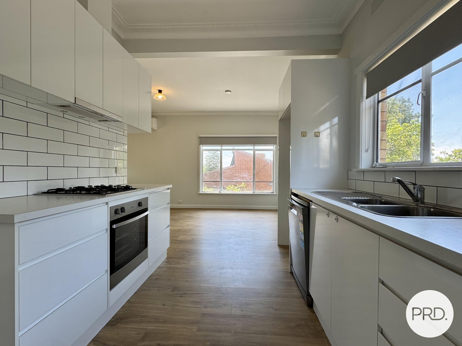 208 Walsh Street EAST ALBURY 3