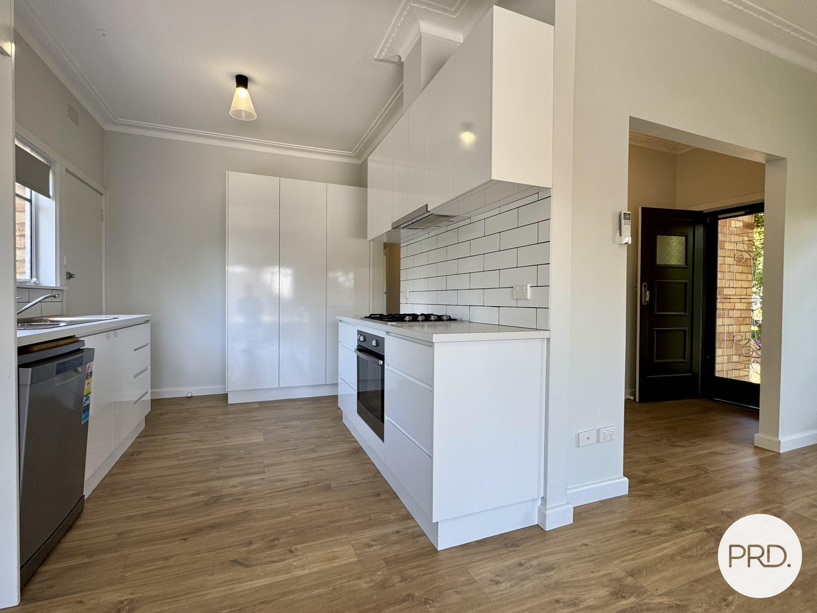 208 Walsh Street EAST ALBURY 4