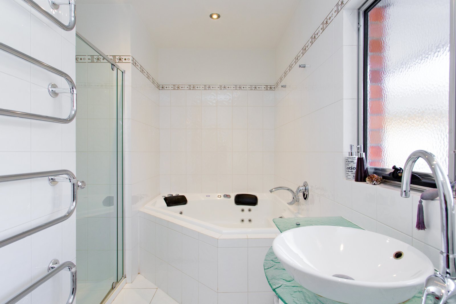 208 Wendouree Parade LAKE WENDOUREE 17