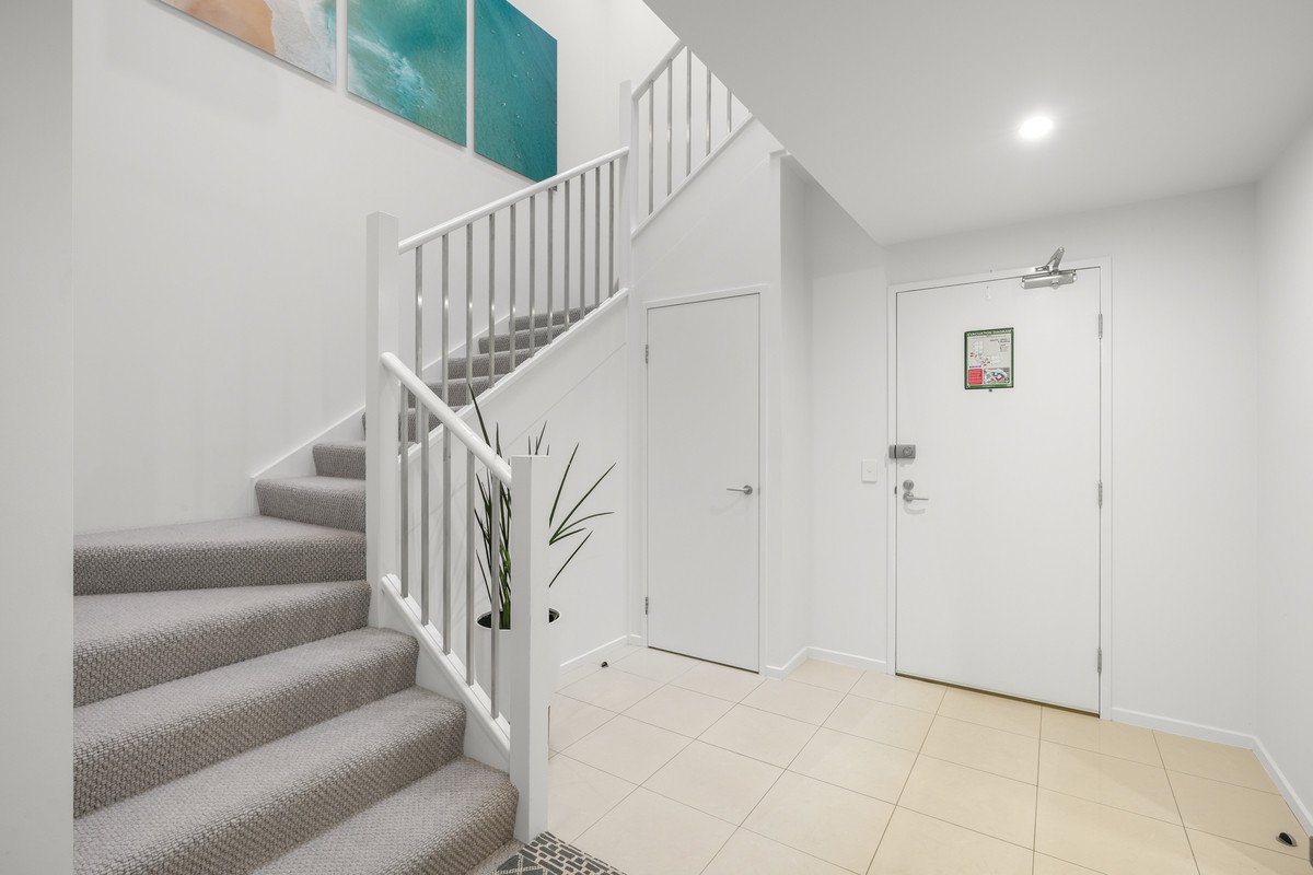 2081/1 Ocean Street Burleigh Heads 8