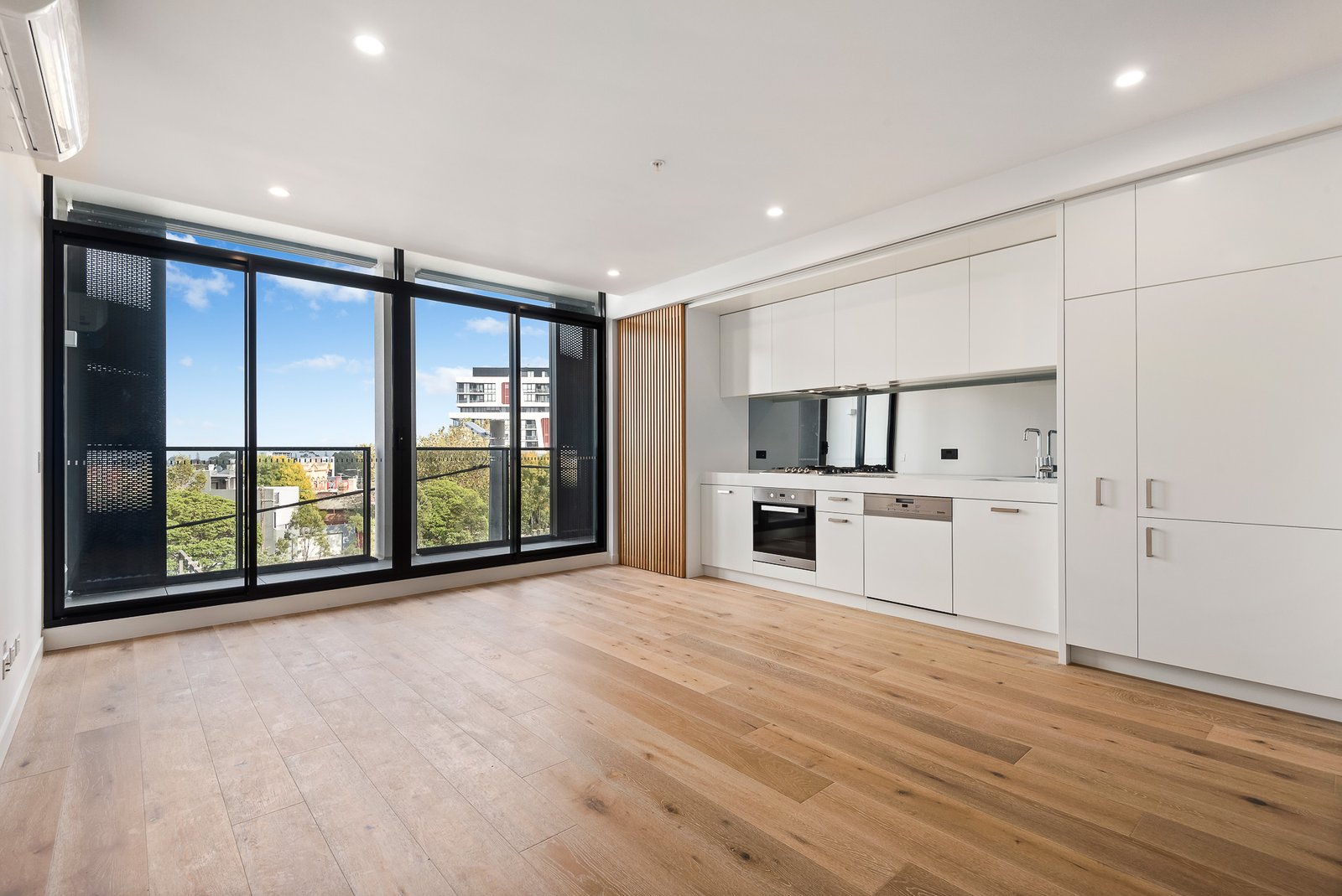 Gallery: 208/15-17 Gordon Street