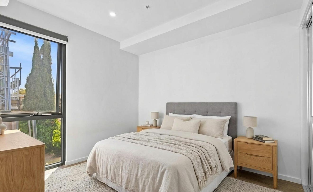 Gallery: 208/1A Omeo Court
