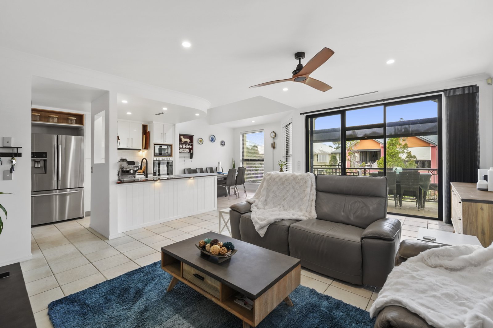2082/1 The Vistas Drive CARRARA 3