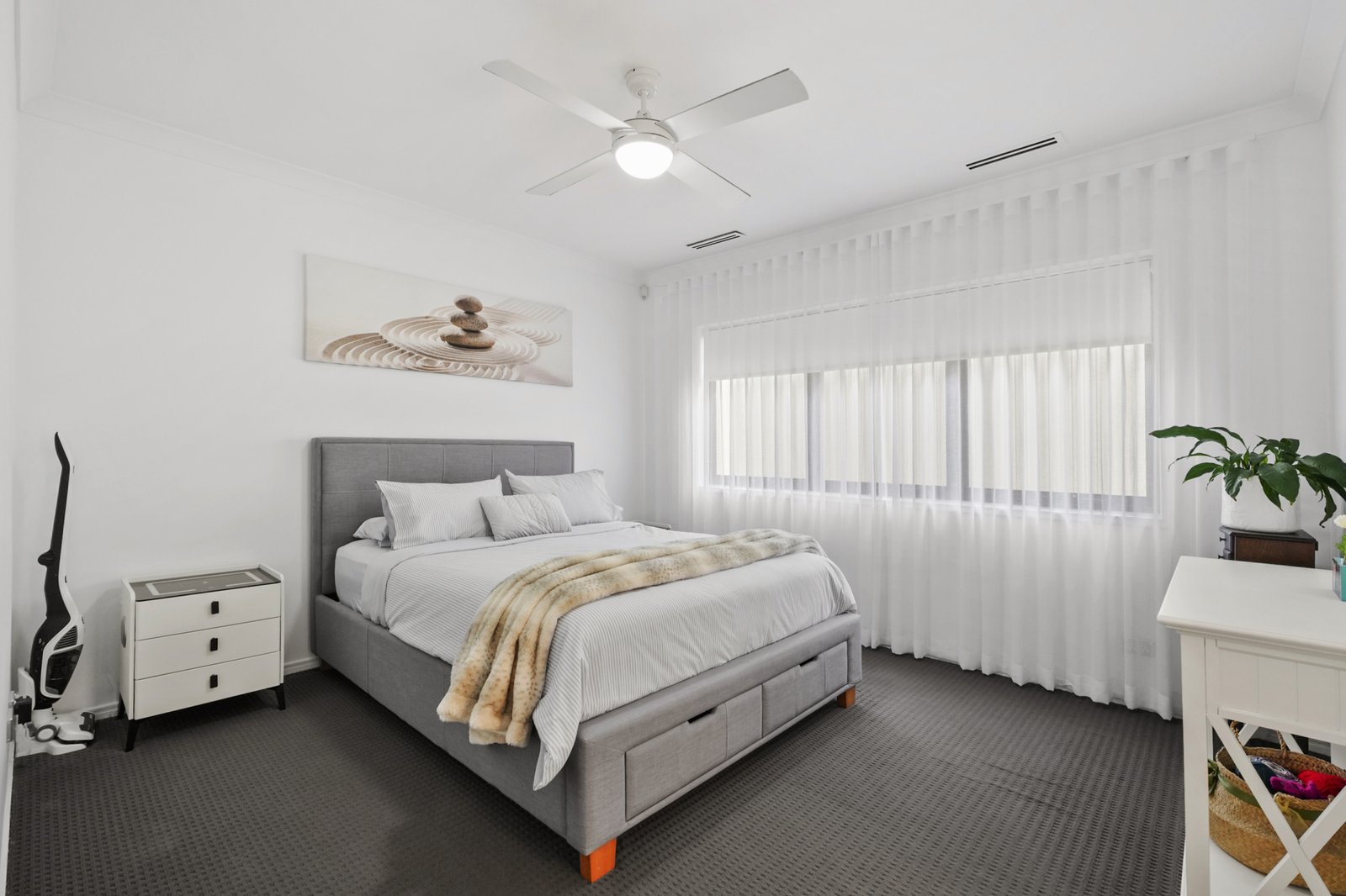 2082/1 The Vistas Drive CARRARA 6