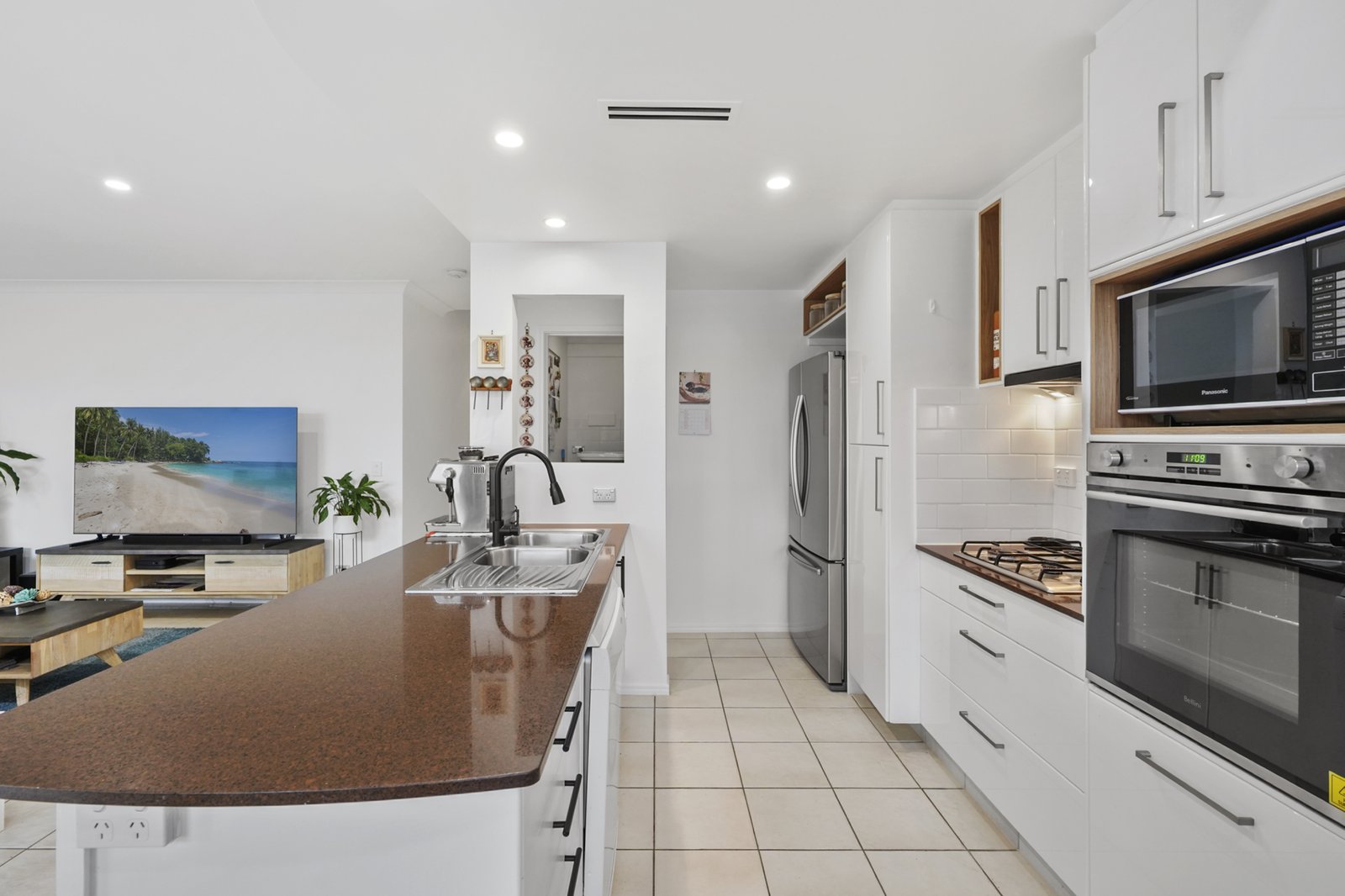 2082/1 The Vistas Drive CARRARA 10