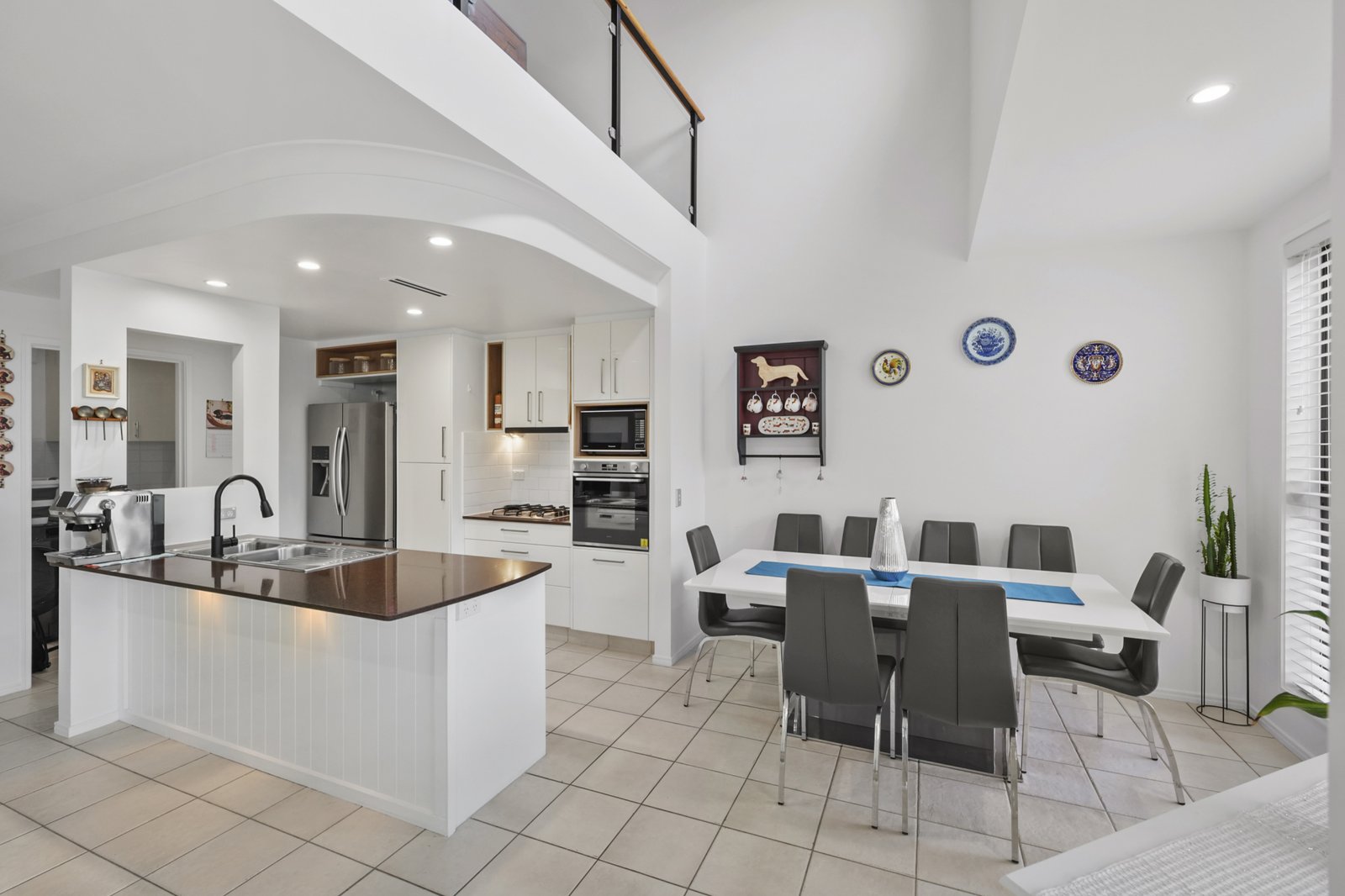 2082/1 The Vistas Drive CARRARA 11