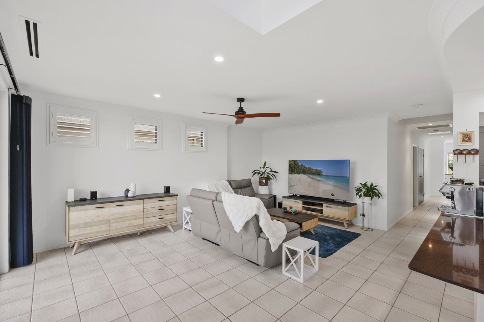 2082/1 The Vistas Drive CARRARA 12