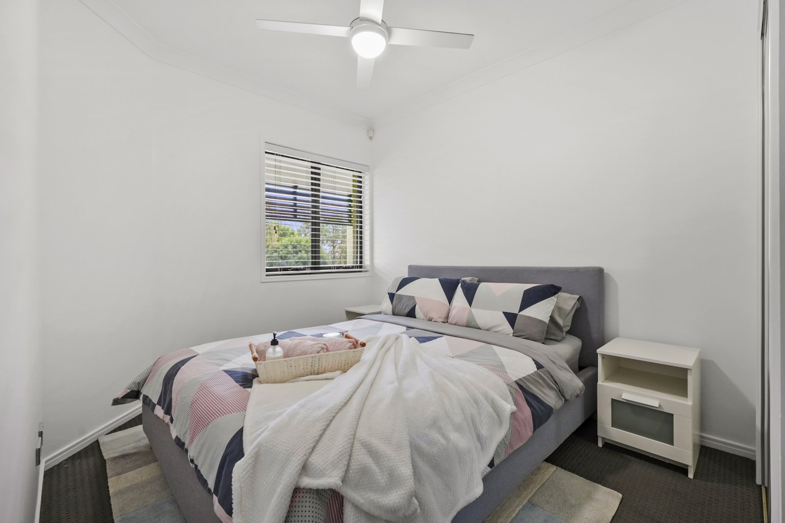 2082/1 The Vistas Drive CARRARA 13