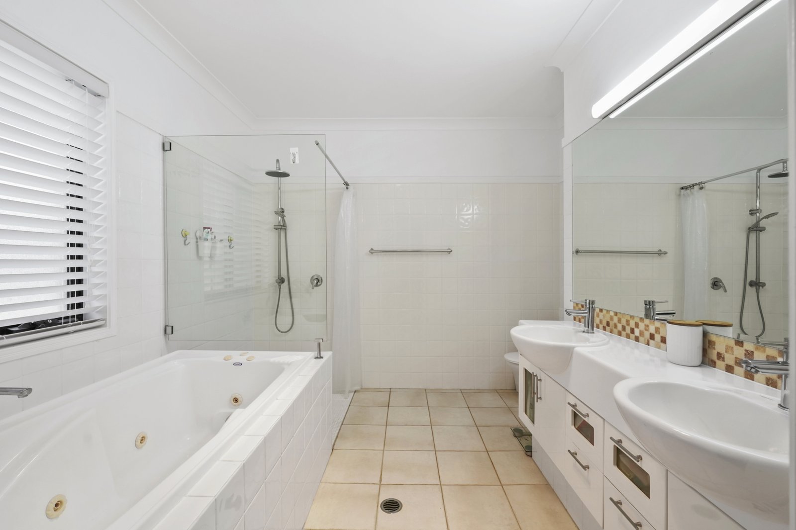 2082/1 The Vistas Drive CARRARA 14