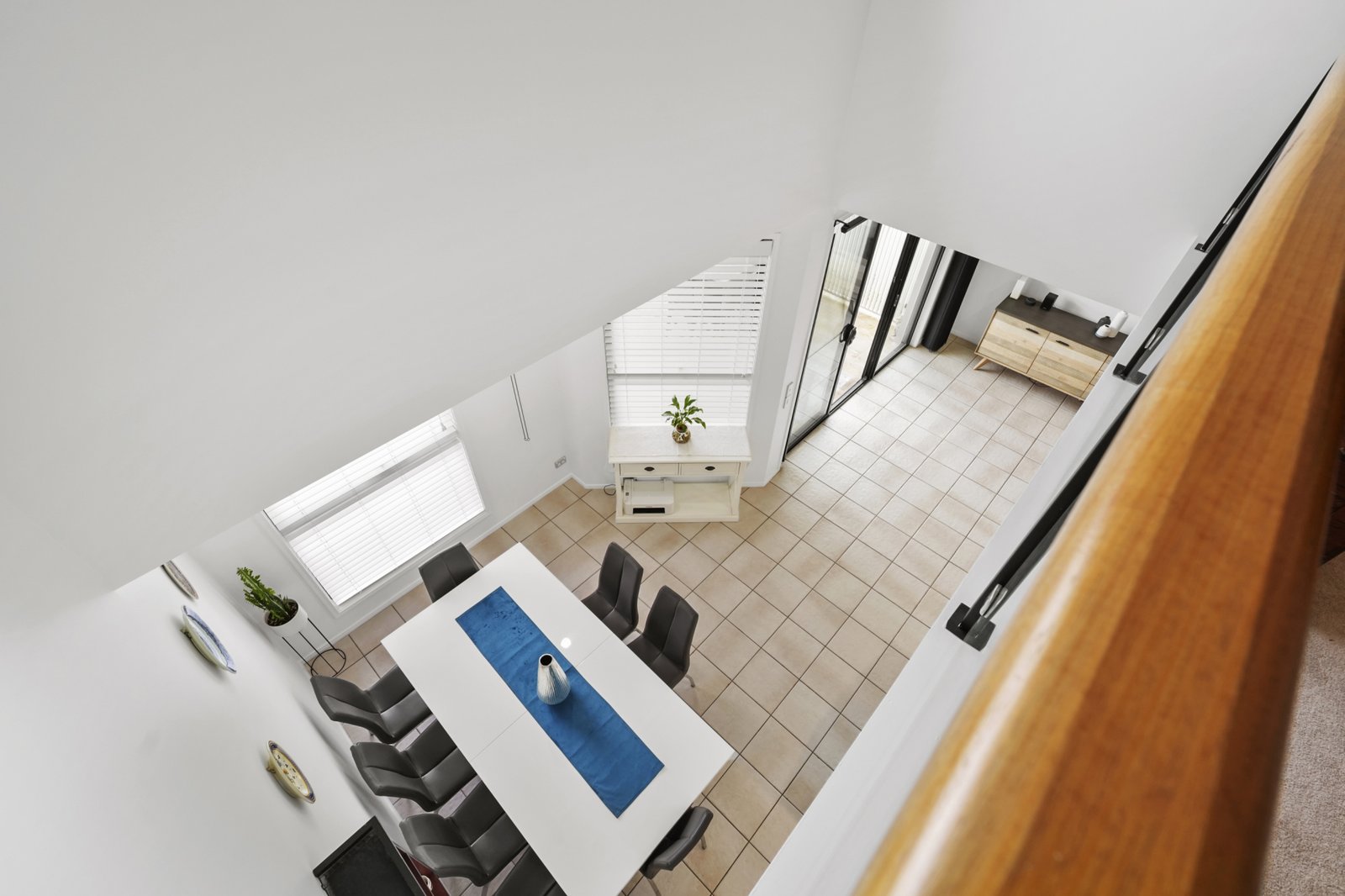 2082/1 The Vistas Drive CARRARA 16