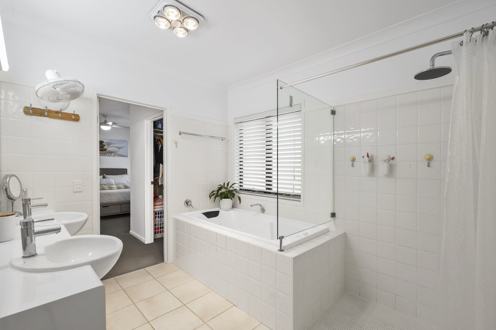 2082/1 The Vistas Drive CARRARA 18