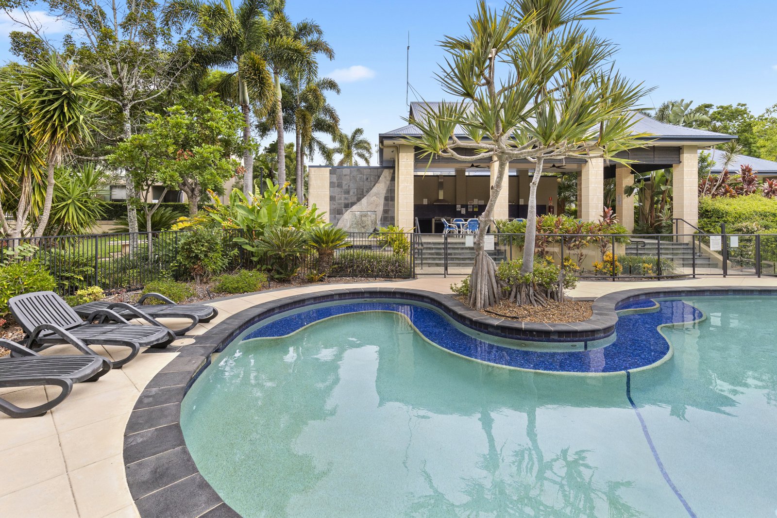 2082/1 The Vistas Drive CARRARA 20