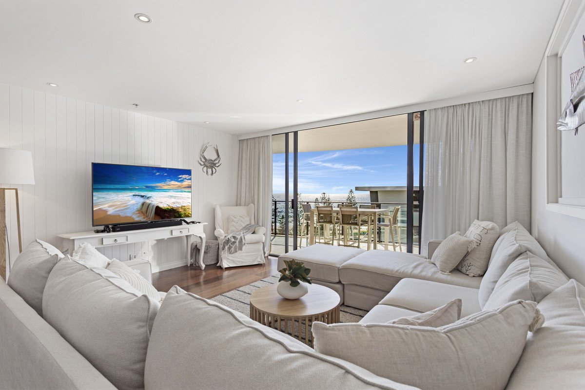 2082/2-14 The Esplanade Burleigh Heads 3