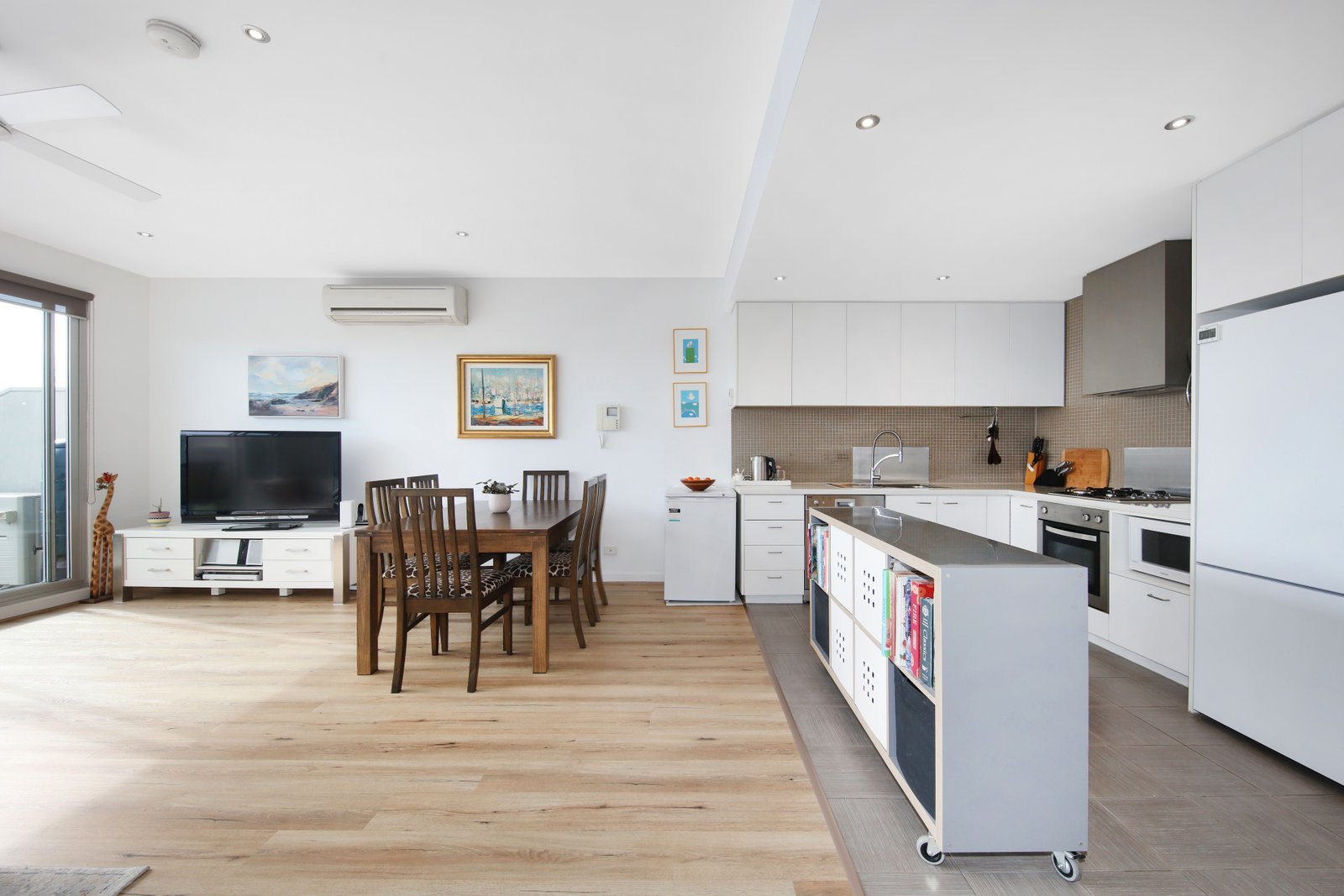 Gallery: 208/285 Centre Road