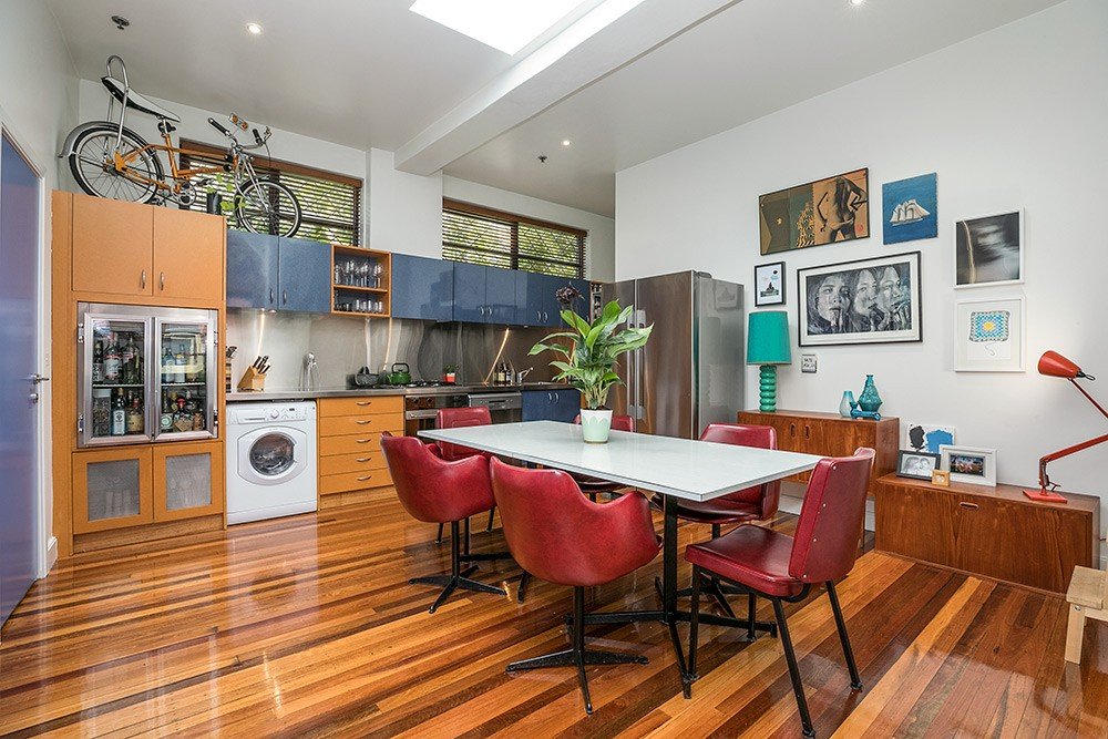 Old Hat Factory' Loft-Style Apartment