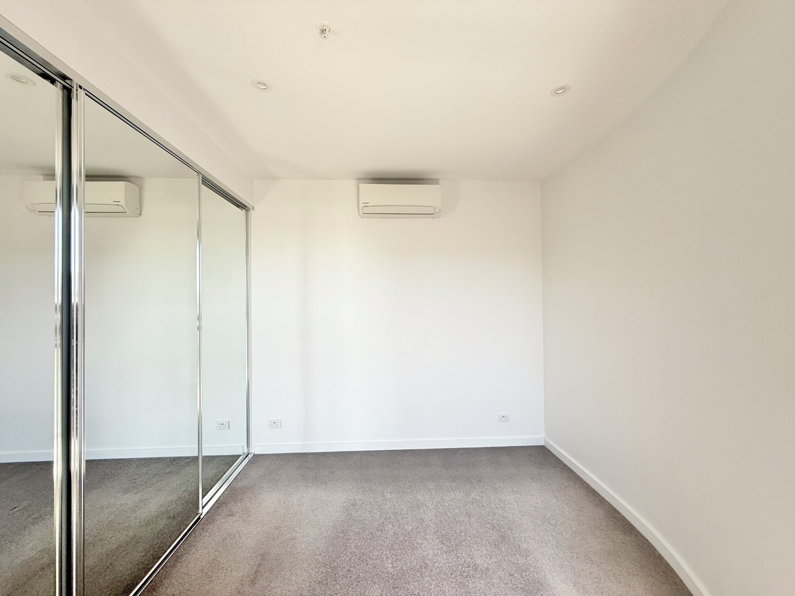 Gallery: 208/50 Bowlers Avenue